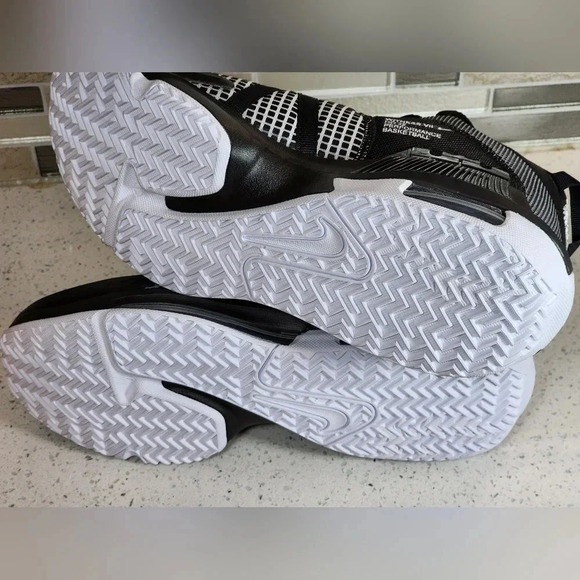 Nike Lebron Witness VII 7 Black & White Men's Size 12.0 DZ3299 001 - Picture 8 of 11